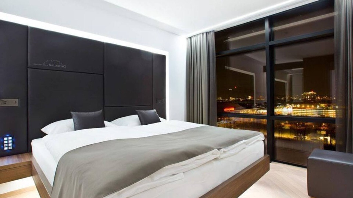 Laakirchen House | Double room deluxe panoramic view, breakfast - COOL MAMA Hotel Salzburg