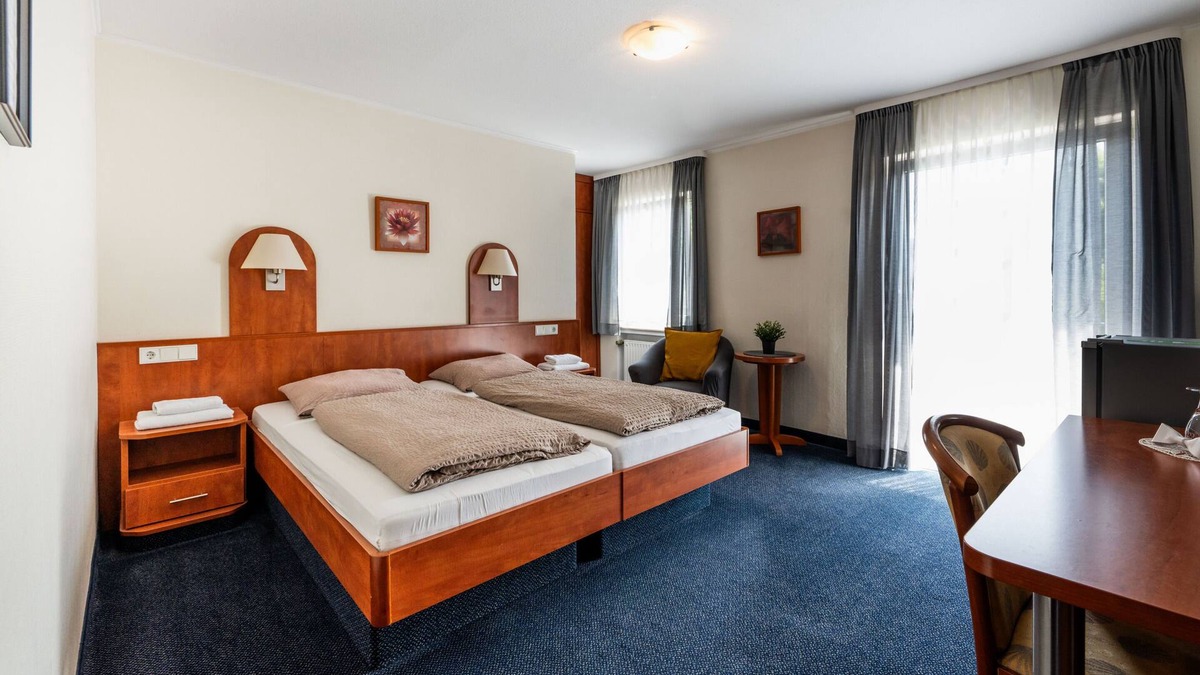 Huenfeld Hotel | Double room-mit Balkon-Private Bathroom