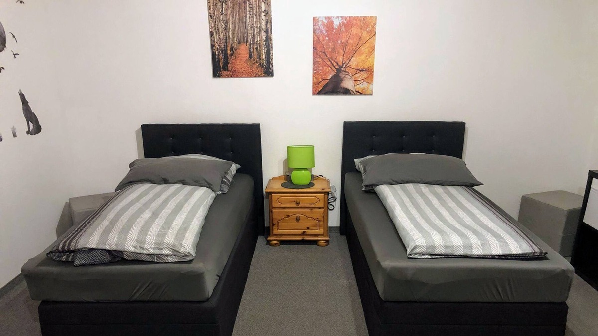 Unterrath House | Double room-Private Bathroom-Doppel getrennte Betten