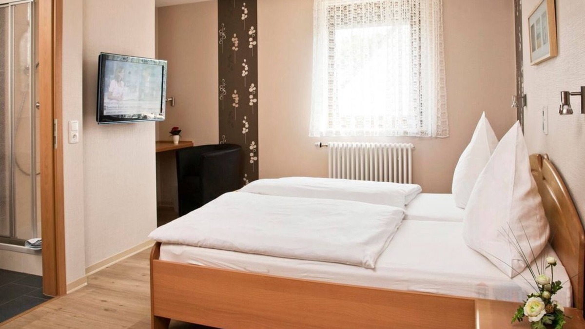 Winterspelt House | Double Room Shower/WC, Non Smoking - Hotel-Restaurant Haus Hubertus