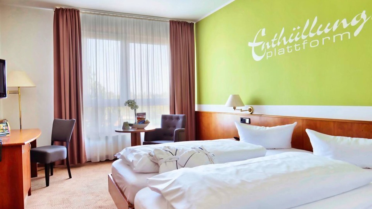 Radeberg House | Double room, shower, WC - Hotel Sportwelt Radeberg