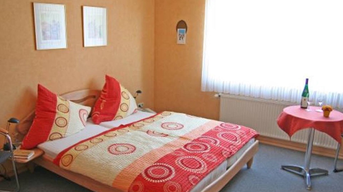 Briedel Apartment | Double room shower / WC - Ferienweingut Hensler