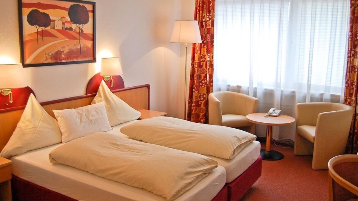 Niedermendig House | Double room shower/WC - HANSA Hotel