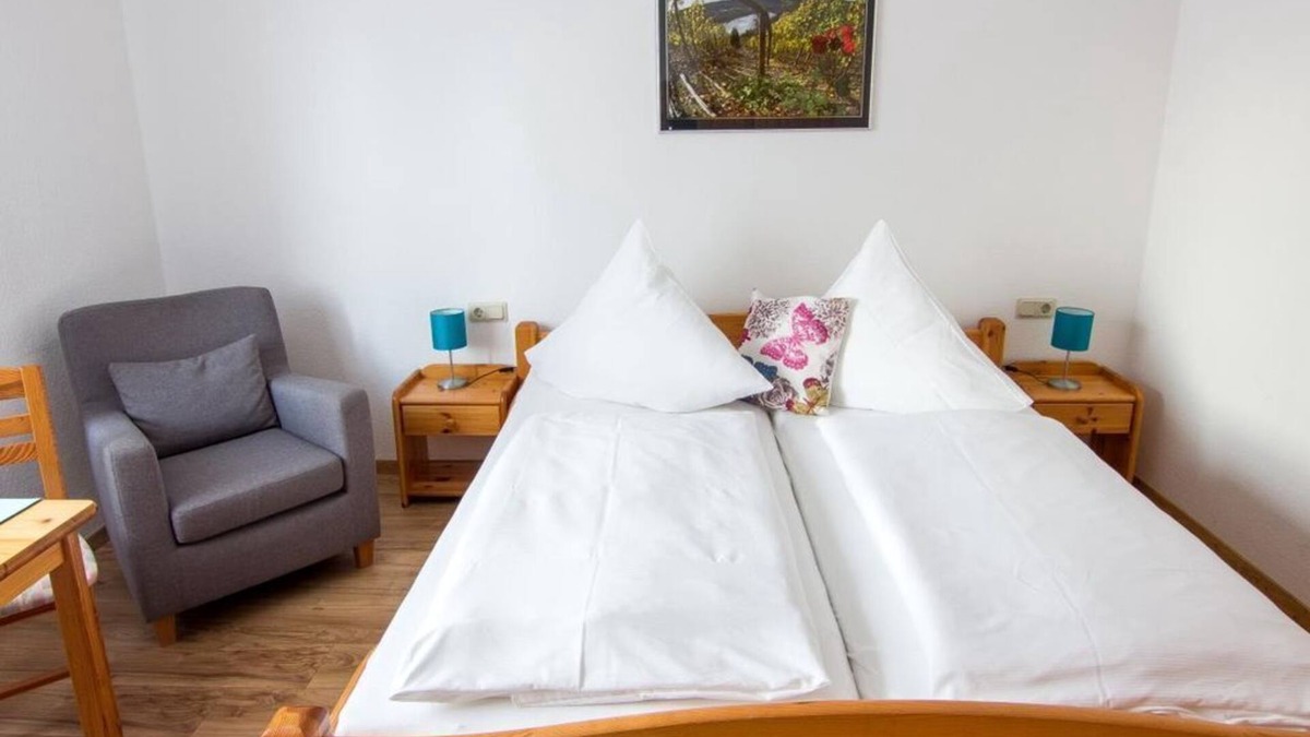 Niederemmel Bed & Breakfast | Double room - St. Eberhard Guest House