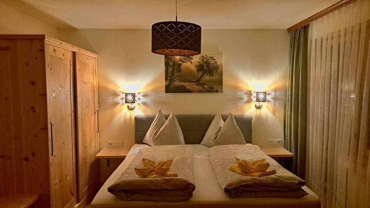 Kolbnitz Bed & Breakfast | Double room "Teuchlspitz view" - Landhaus Königsreiner