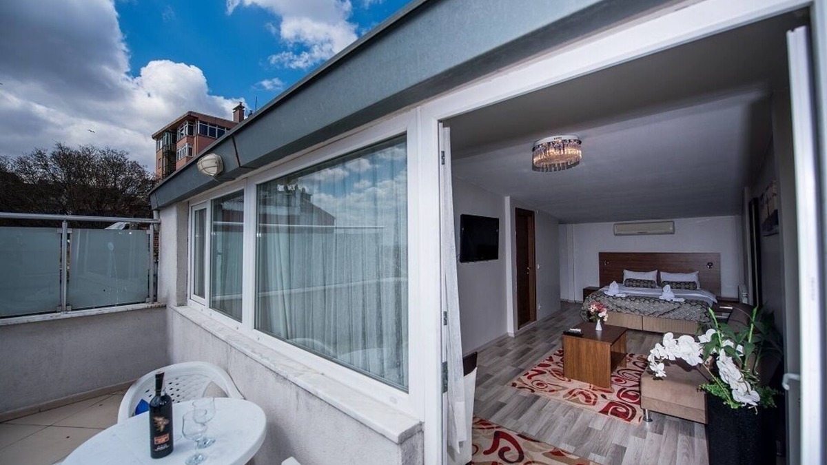 Emin Sinan Apartment | Double Room with Balcony and Sea View