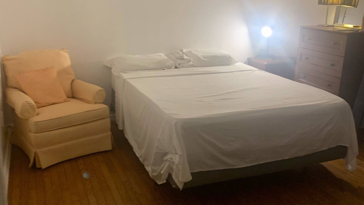 Clayton House | Double room with bathroom outside