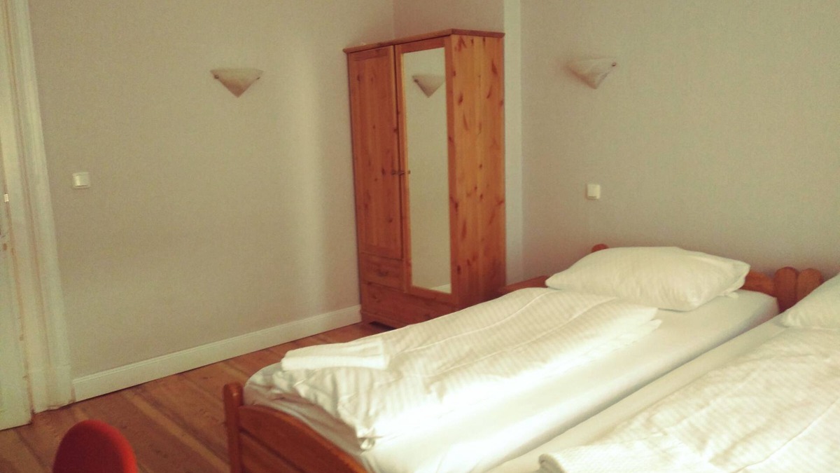 Hamburg City Center Apartment | Double room with bathroom/WC on the floor