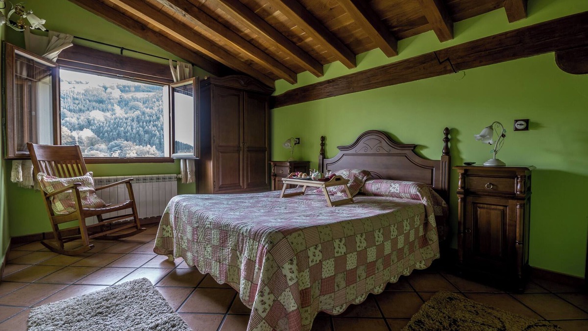 Valle de Carranza Apartment | Double Room with Mountain Views, Shared Garden and Wi-Fi