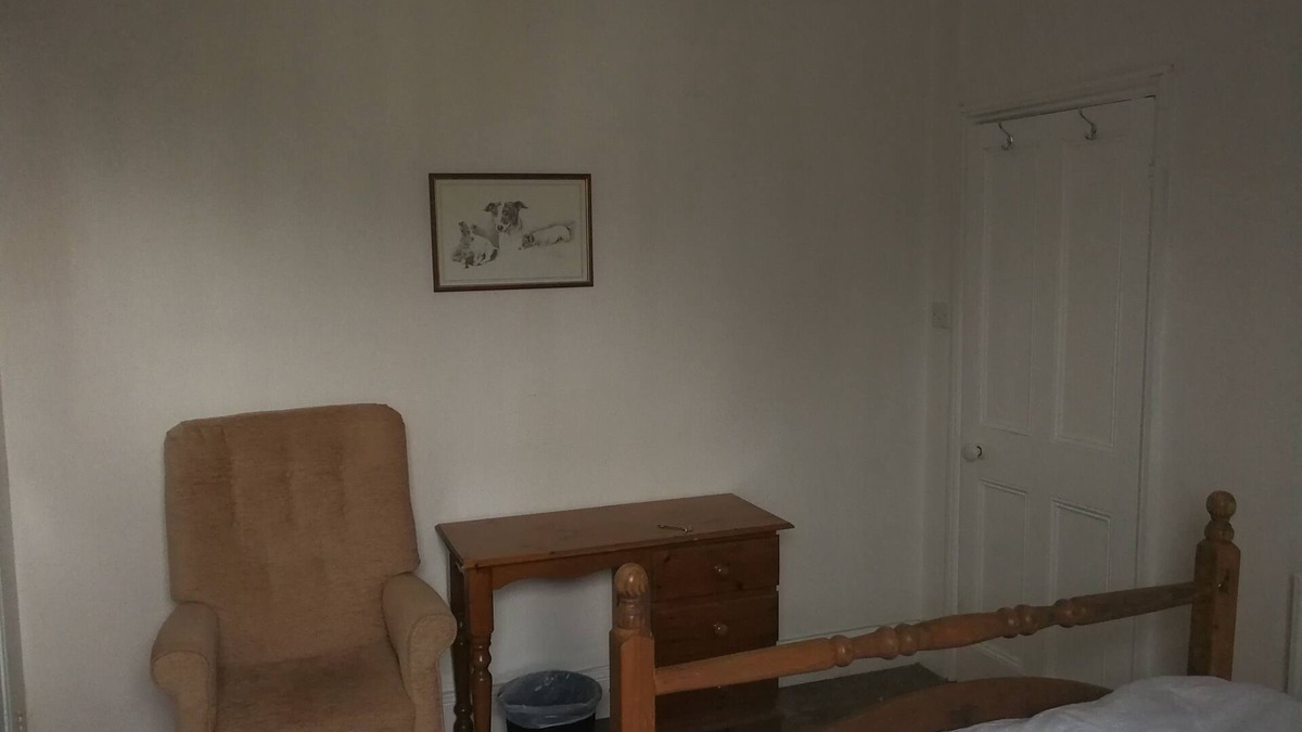 Cambridge House | Double room with private separate shower room