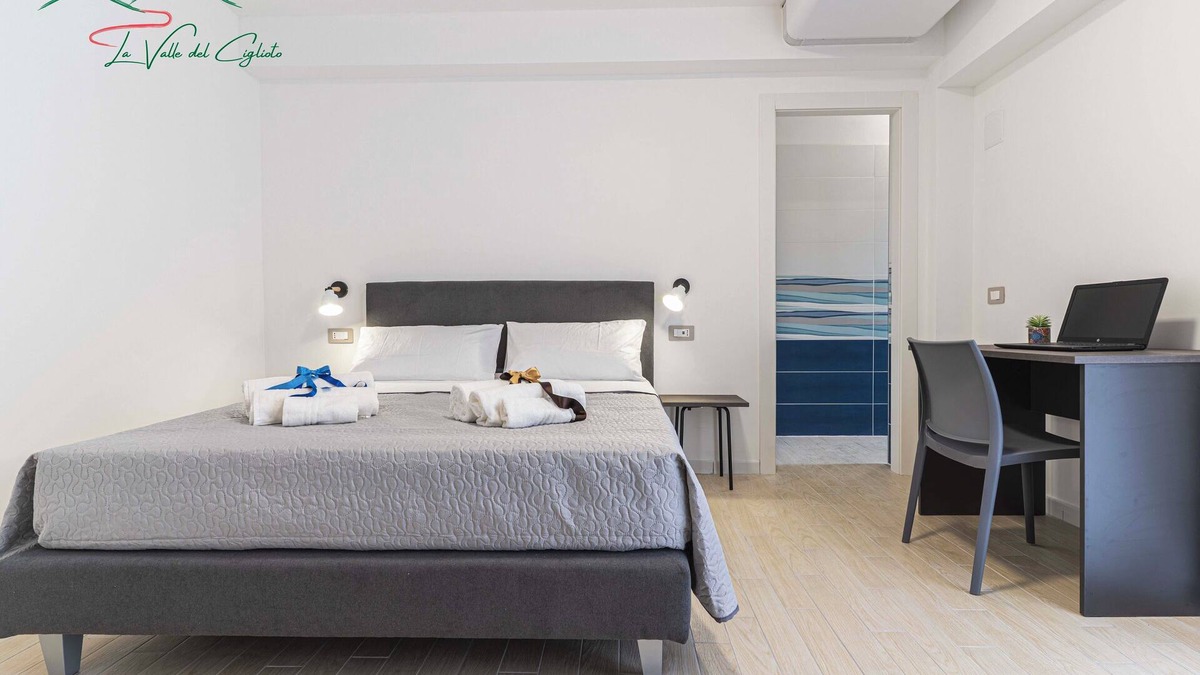 Licusati Apartment | Double Room with Private Bathroom - Room Rentals in Licusati (SA)