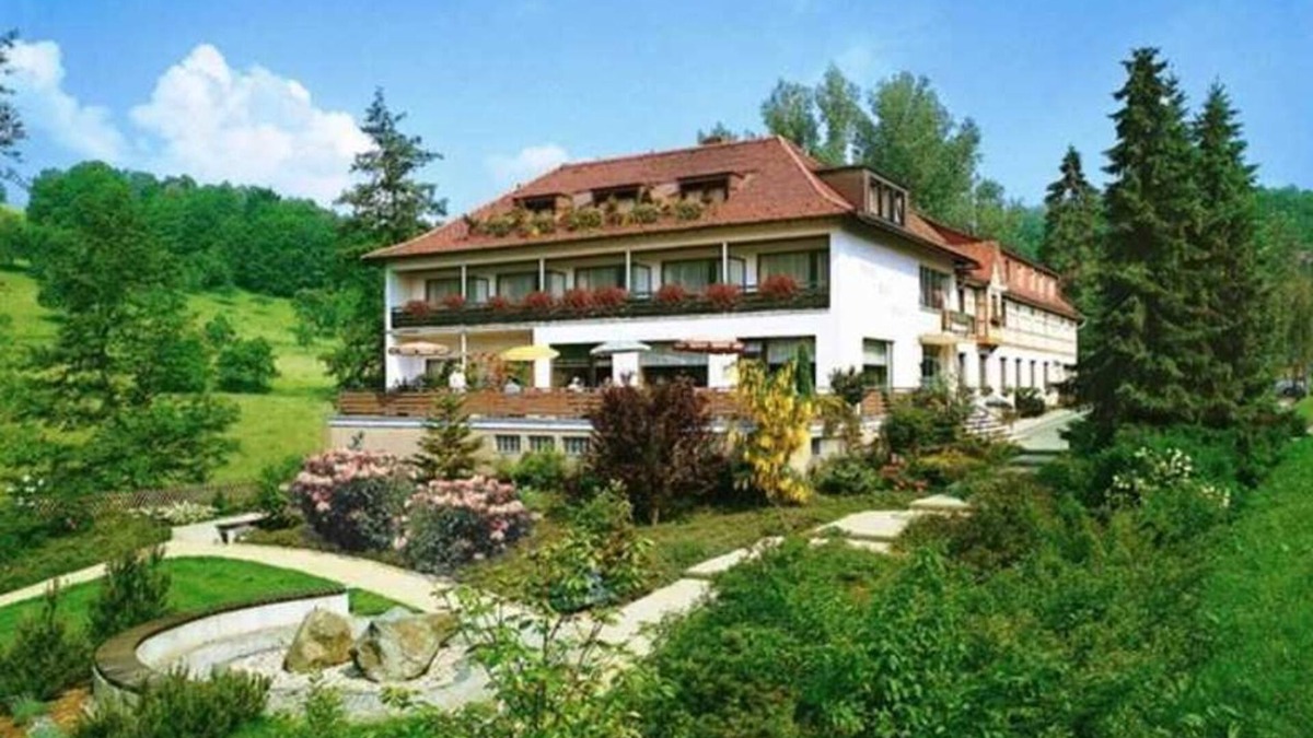 Lindenfels House | Double room with south-facing balcony 09 - Odenwald Sterne-Hotel Wiesengrund