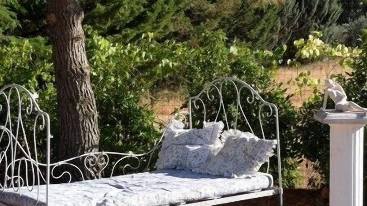 Cotignac Apartment | DOUBLE STUDIO NEXT TO OWNER WITH POOL