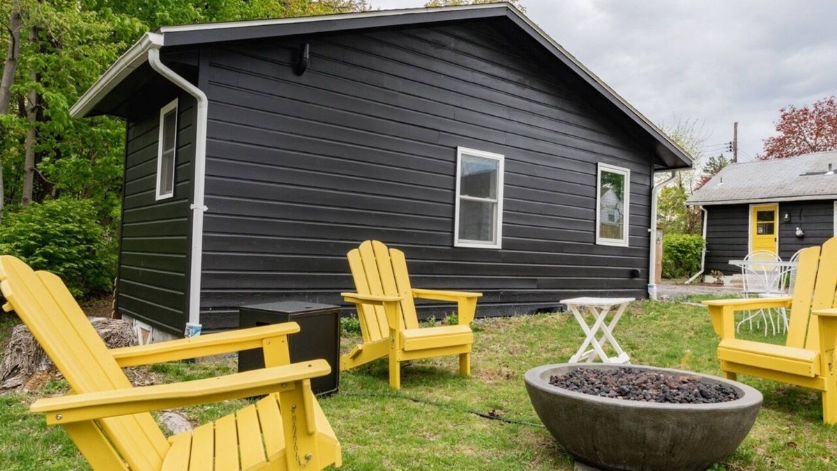 Lincoln Park House | Double the Fun: Two Houses, Shared Yard & Fire Pit