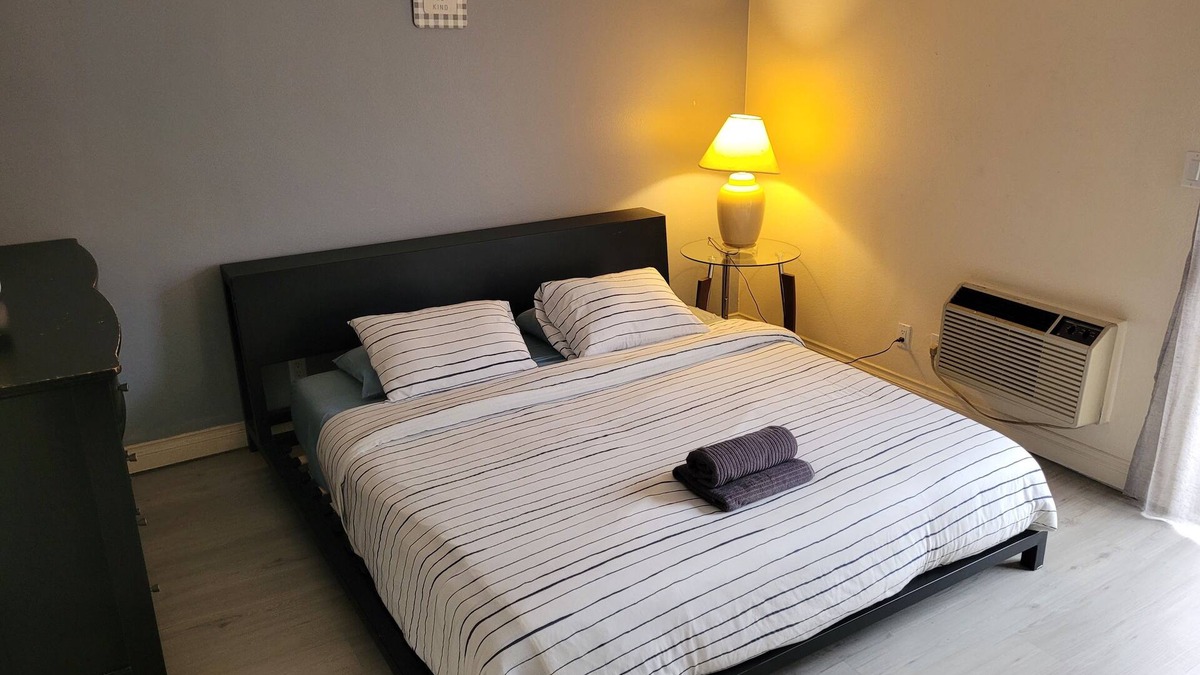 Pico - Robertson Apartment | Double Unit 4xGuests with AC and WiFi in Beverly Hills