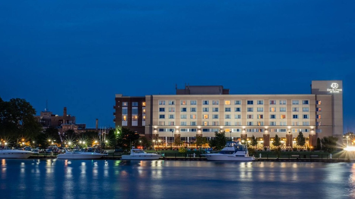 Bay City Hotel | DoubleTree by Hilton Bay City - Riverfront