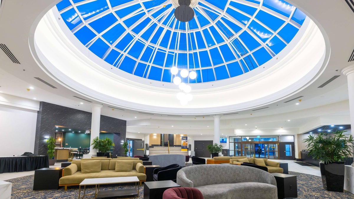 Calgary Hotel | DoubleTree by Hilton Calgary North