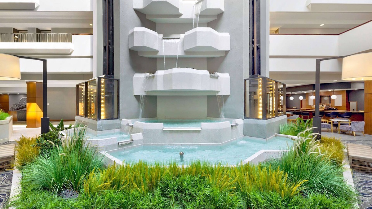 Downtown Hotel | DoubleTree by Hilton Davenport