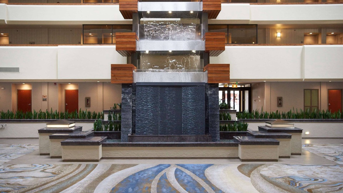 Downtown Hotel | DoubleTree by Hilton Fresno Convention Center