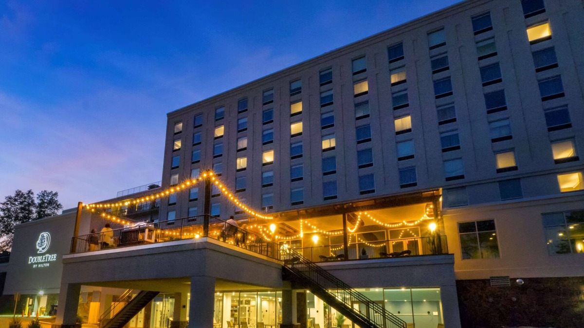 Downtown Niagara Falls Hotel | DoubleTree by Hilton Hotel Niagara Falls New York