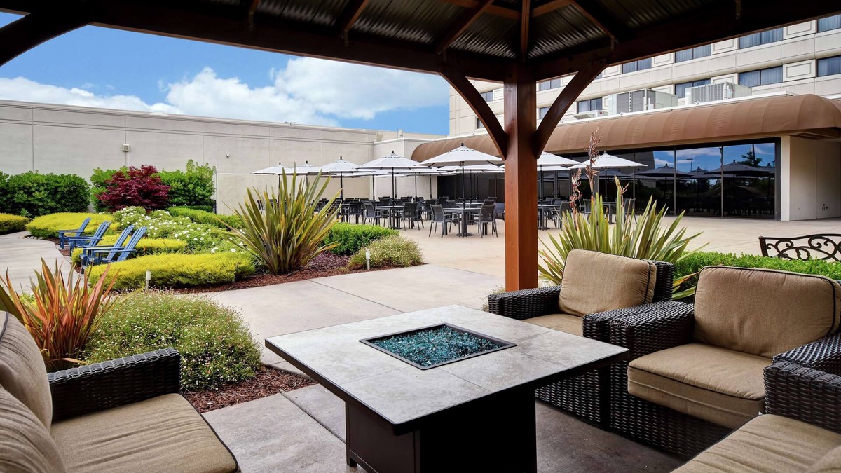 Pleasanton Hotel | DoubleTree by Hilton Hotel Pleasanton at the Club