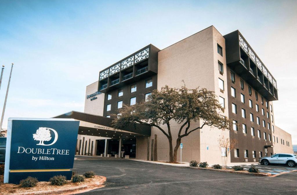 Downtown Hotel | Doubletree By Hilton Lubbock - University Area