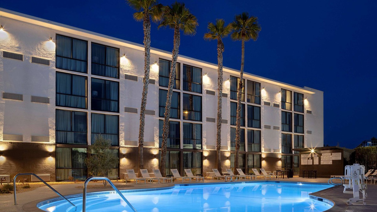 Palmdale Hotel | DoubleTree by Hilton Palmdale, CA