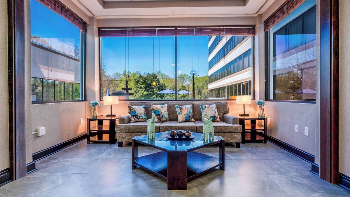 Executive Park Hotel | DoubleTree by Hilton South Charlotte Tyvola