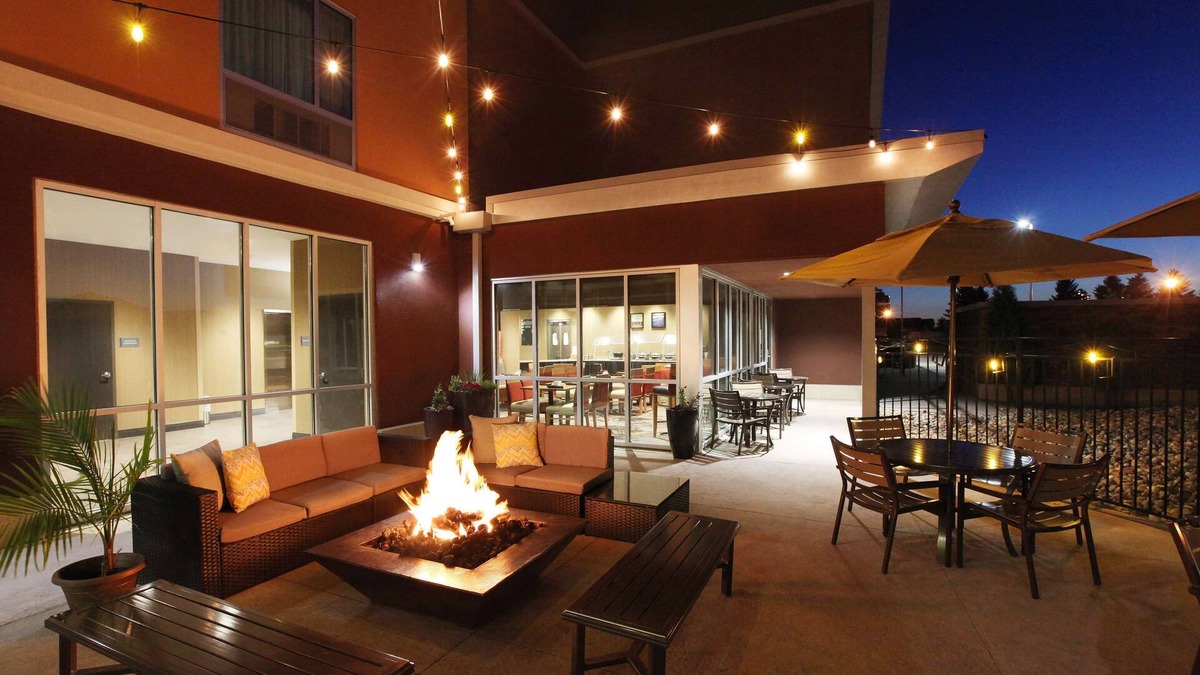 West Fargo Hotel | DoubleTree by Hilton West Fargo Sanford Medical Center Area