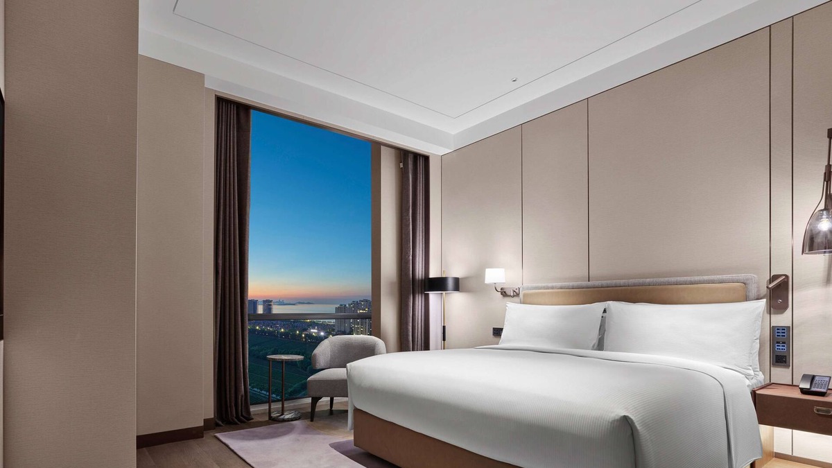 Laishan Hotel | Doubletree By Hilton Yantai Golden Coast Hotel & Suites