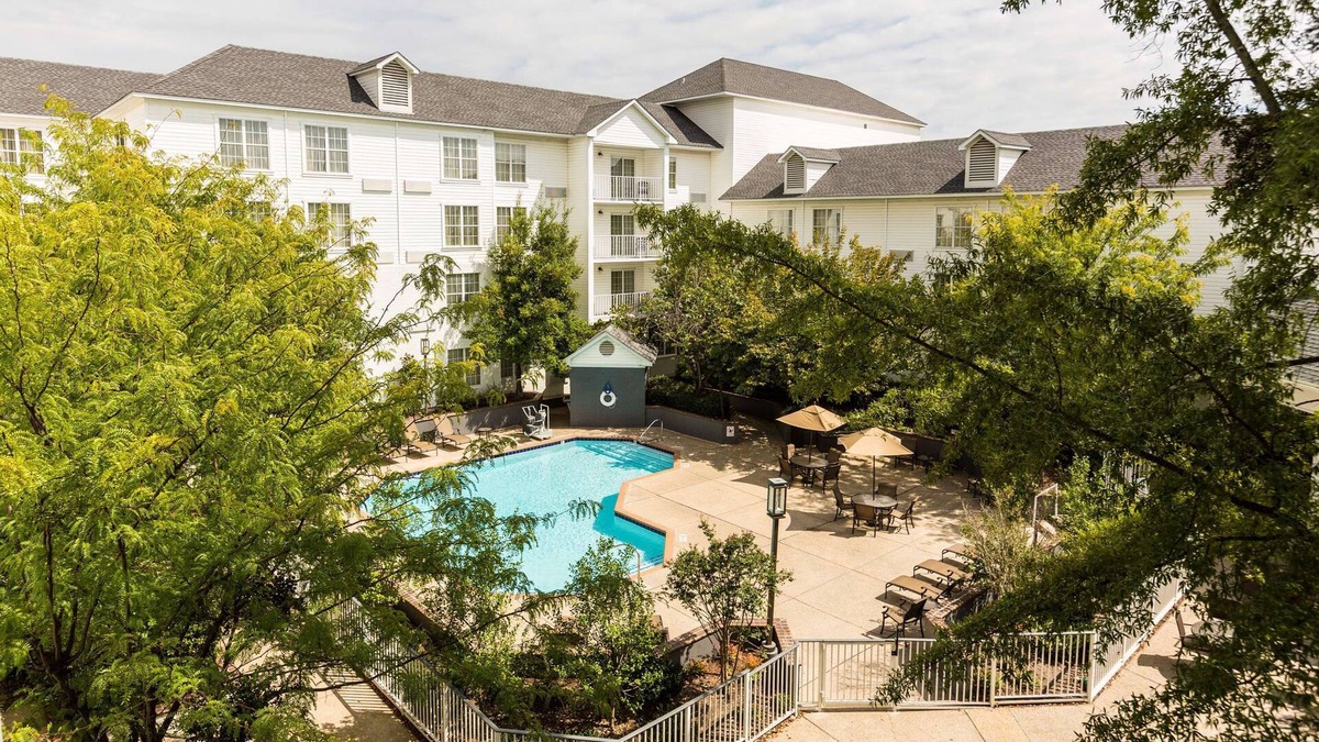 Durham Hotel | DoubleTree Raleigh Durham Airport at Research Triangle Park