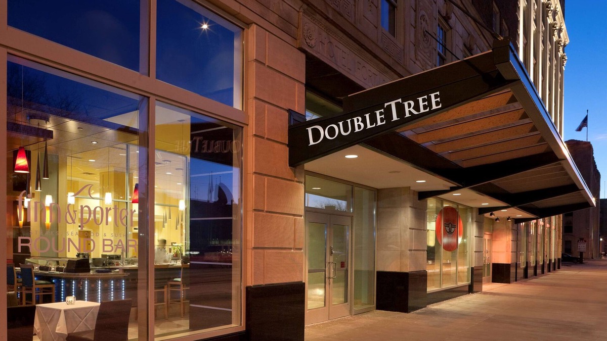 Downtown Detroit Hotel | DoubleTree Suites by Hilton Hotel Detroit Downtown - Fort Shelby