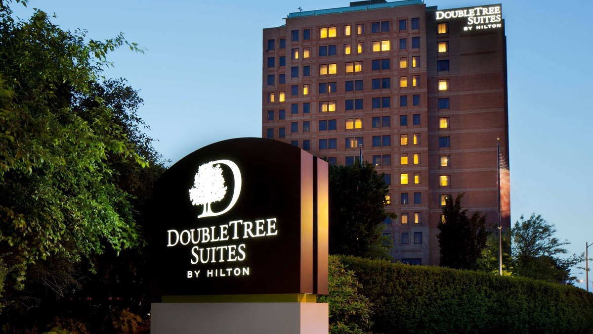 Allston Hotel | DoubleTree Suites by Hilton Hotel Boston - Cambridge