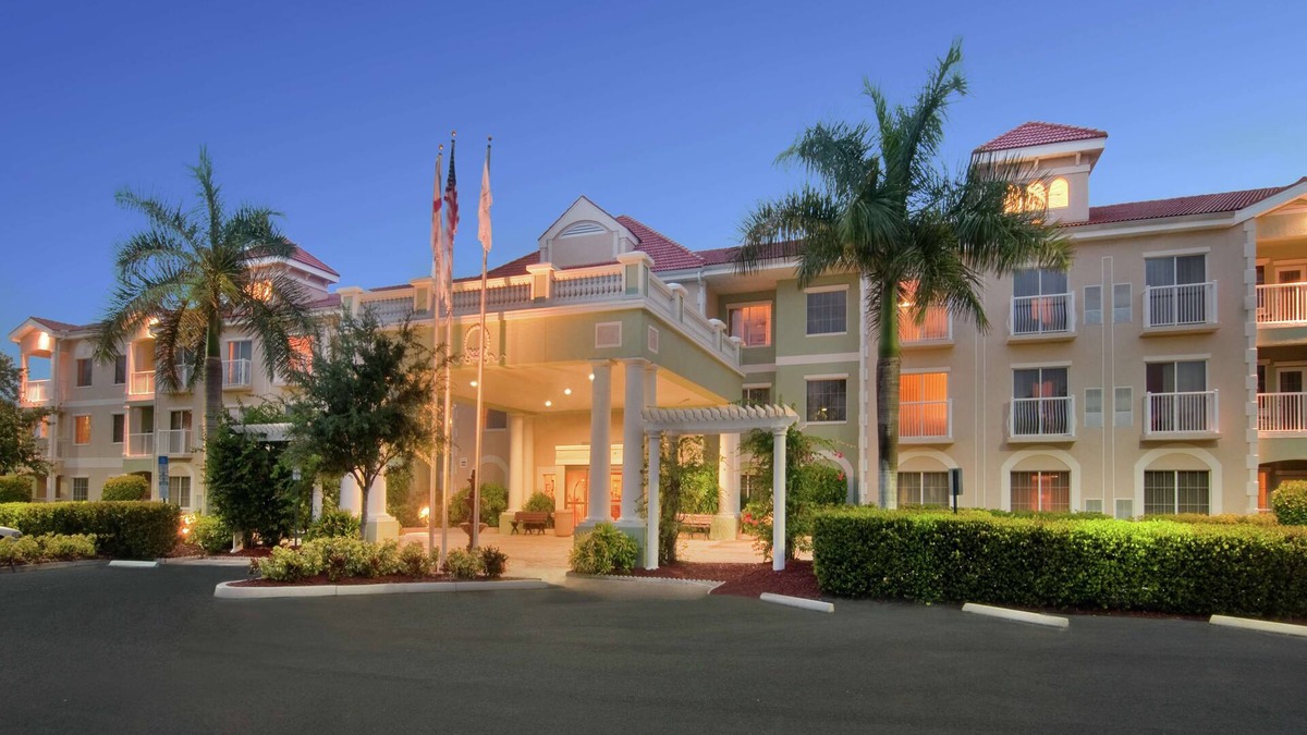 North Naples Hotel | DoubleTree Suites by Hilton Naples