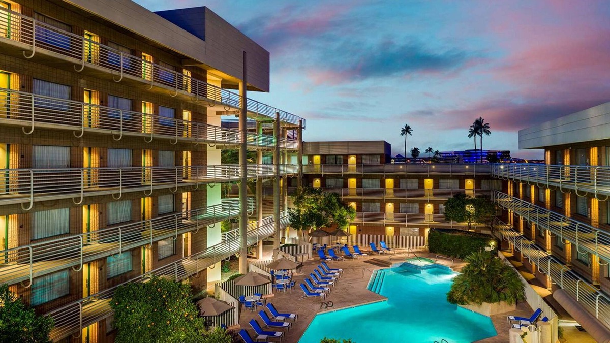 Phoenix Hotel | DoubleTree Suites by Hilton Phoenix
