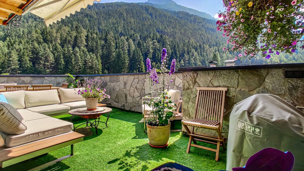 Medraz Apartment | Doug's Mountain Getaway - 'Upper Two Floors'