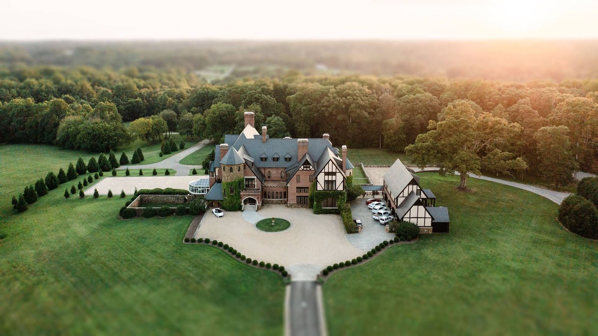 Manakin-Sabot Bed & Breakfast | Dover Hall - Bed & Breakfast in a Castle with Gourmet Dinner