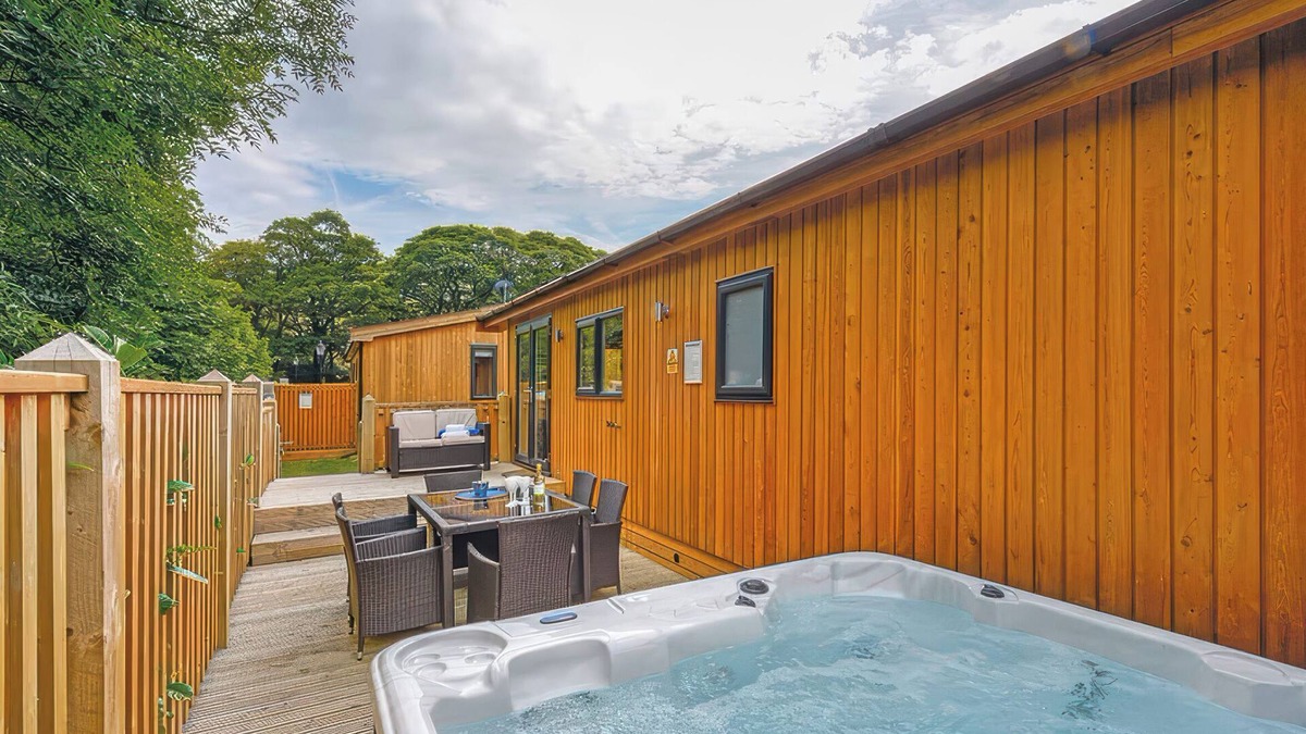 Saddleworth Cottage | DOVESTONE LUXURY LODGES (SLEEPS 6) - PET FREE in Greenfield