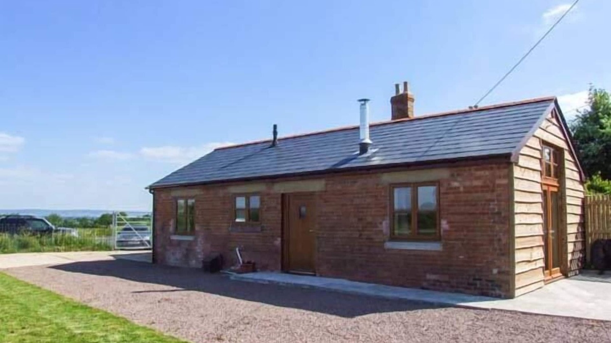 Blaisdon Cottage | DOVETAIL, pet friendly, with open fire in Westbury-On-Severn