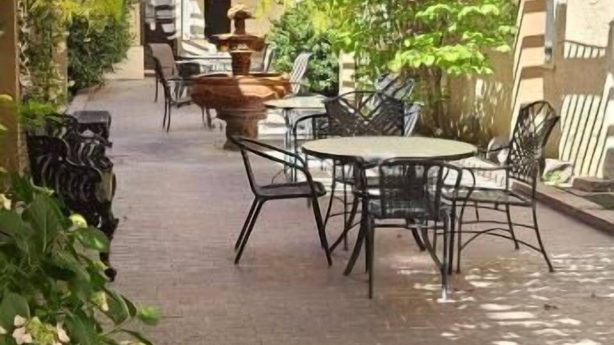 Lone Pine Hotel | Dow Villa Motel