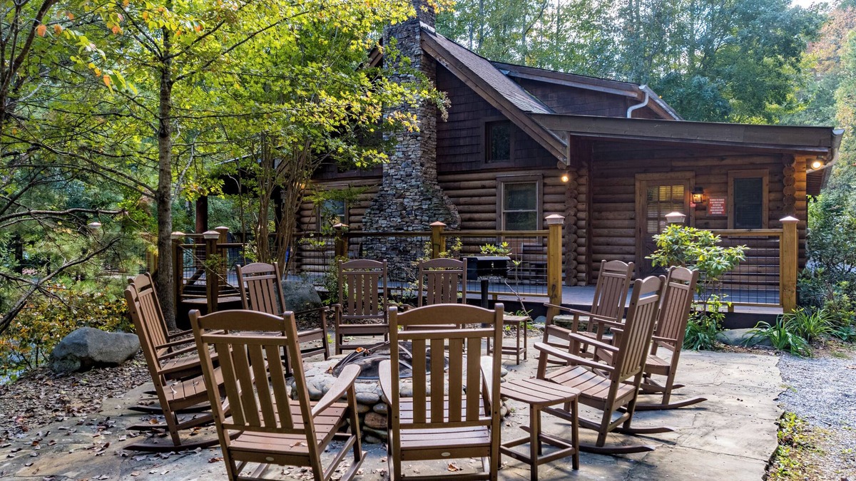 Rocky Grove Cabin | Down The Creek: Lovely Gatlinburg Cabin for Family Vacations and Large Groups.