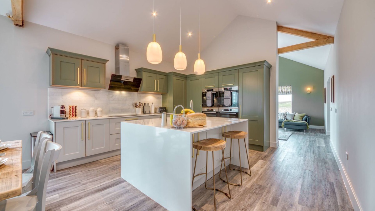 West Ilsley Cottage | Downs - sleeps 12 guests in 6 bedrooms