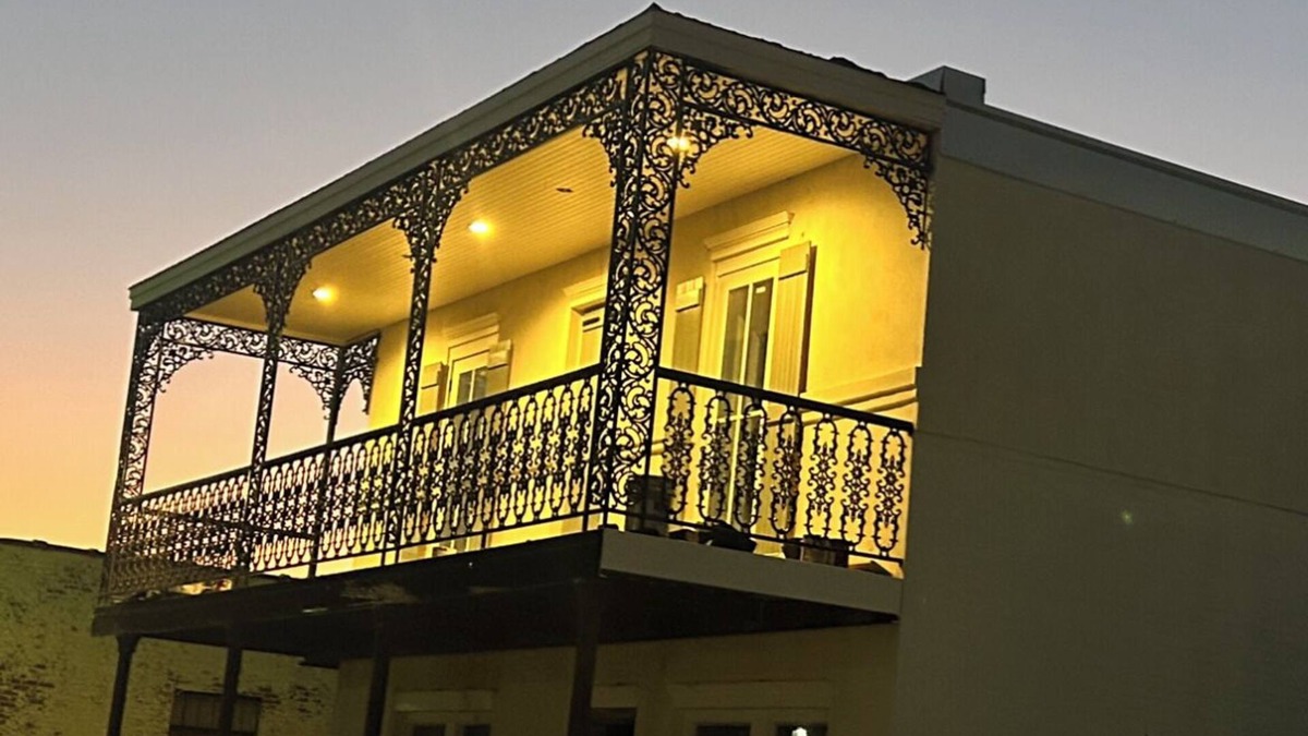 Crowley Apartment | Downstairs 3-bedroom apartment 2 bath apartment in historic downtown crowley