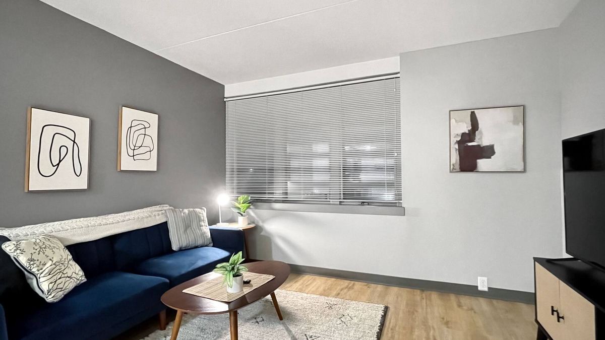 Downtown Des Moines Apartment | Downtown 1BR Gem Steps Away from Wells Fargo