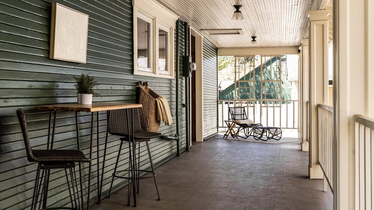 McMinnville House | Downtown 5 BR/5 BA with Outdoor Dining & Fire Pit