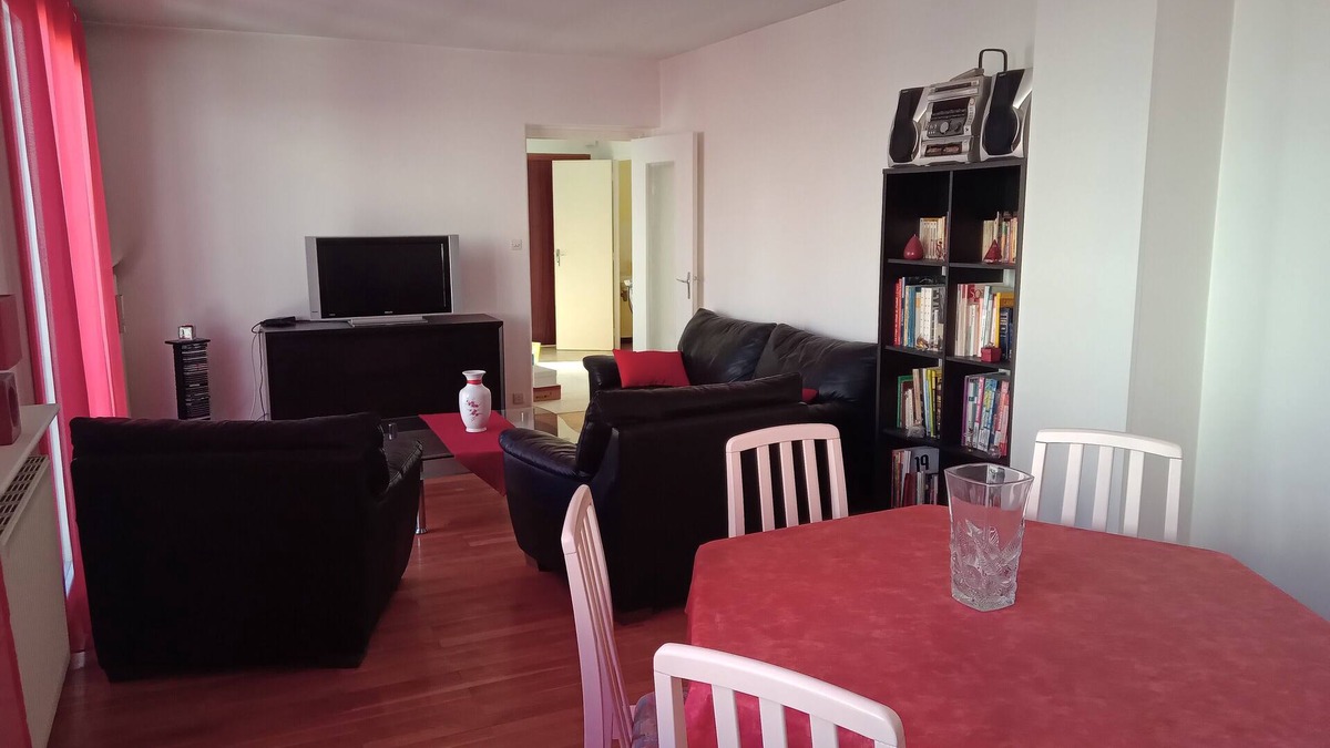 Firminy Apartment | Downtown and quiet. Small 5-unit condominium. 12 km from St-Etienne.
