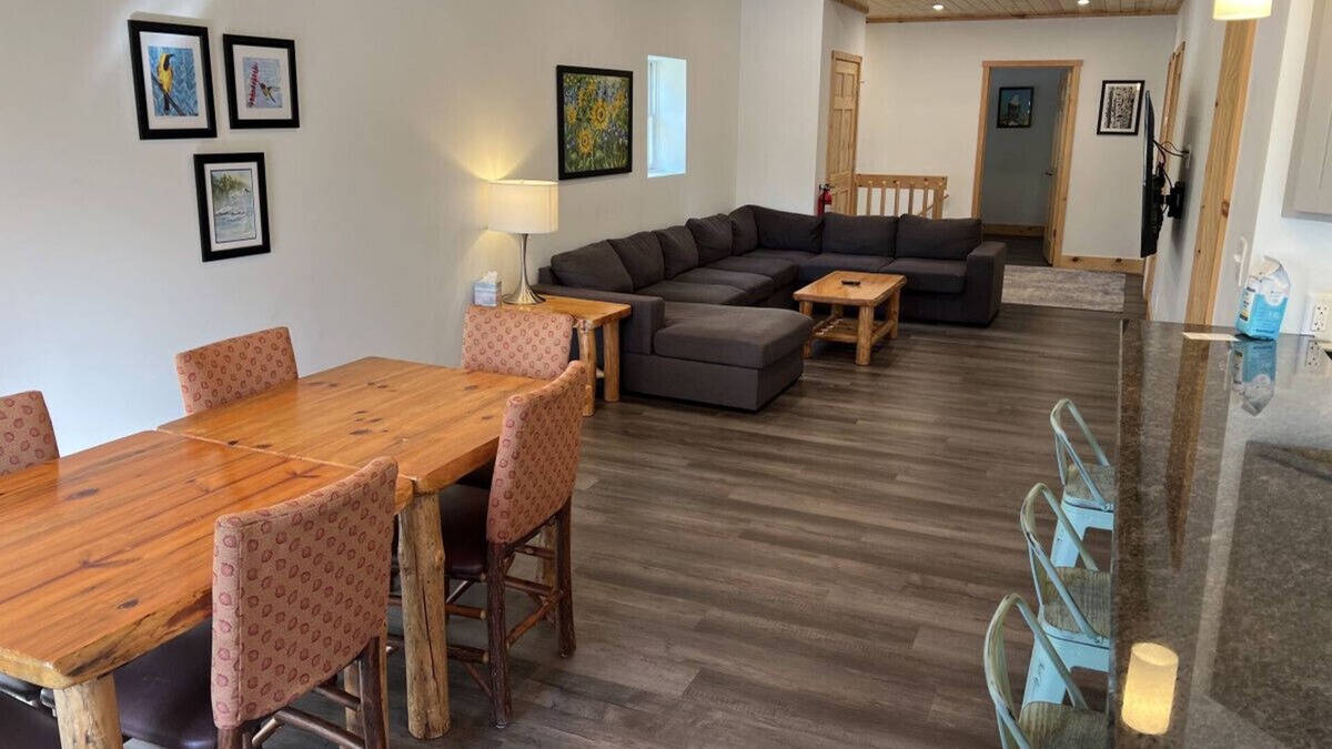 Three Lakes Apartment | Downtown Apartment Three Lakes