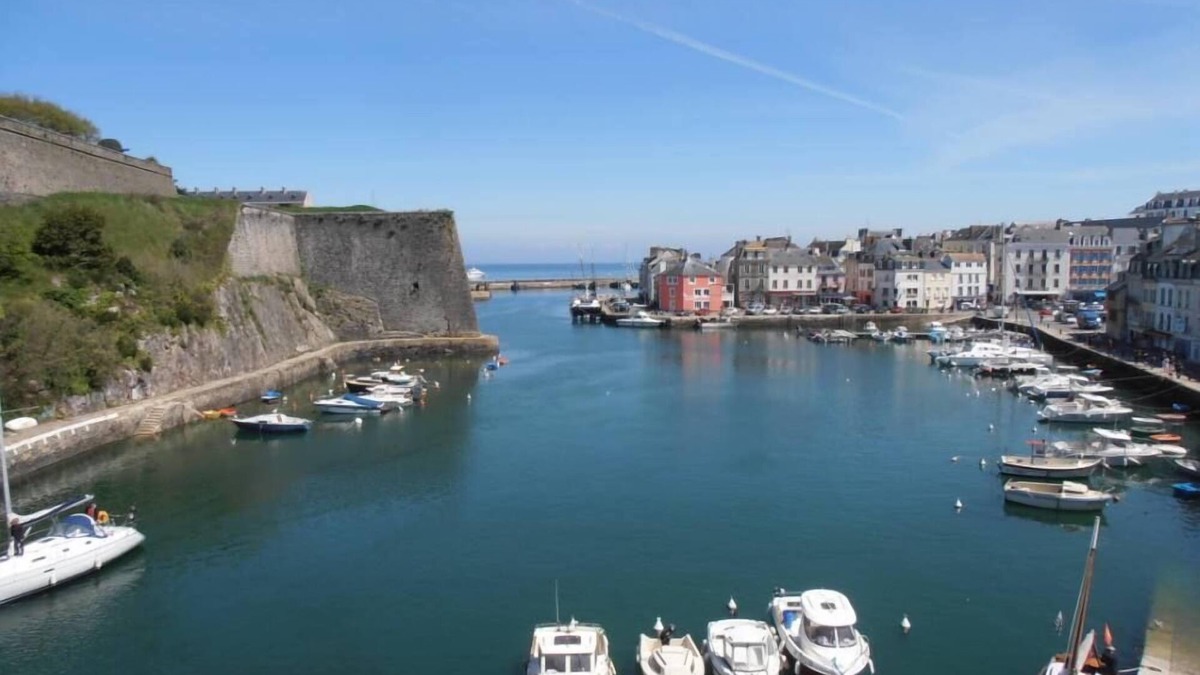 Le Palais Apartment | Downtown apartment with breathtaking view of the port and the Vauban citadel