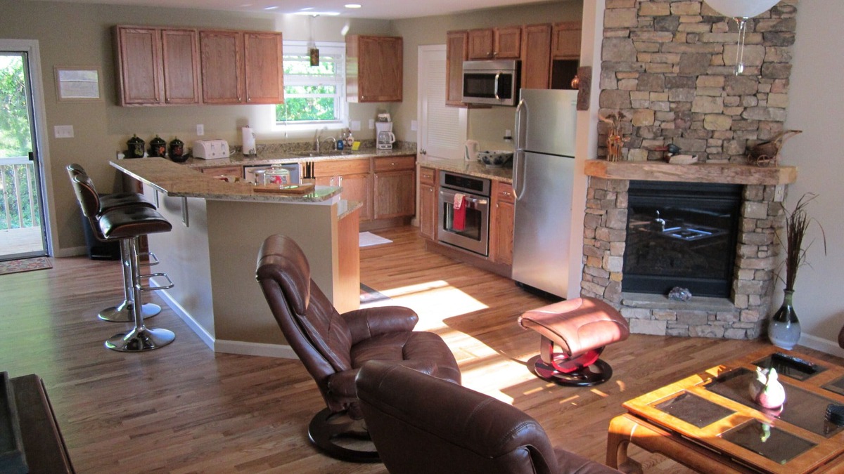 Brevard Cottage | Downtown Brevard Cottage - Hot Tub/ Walk To Town