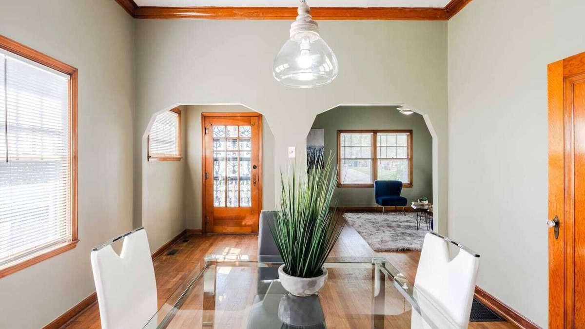 Riverview House | Downtown Bungalow | Fully Updated | Best KC Views